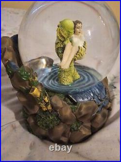 1997 Universal Studios Creature From The Black Lagoon Musical Snow Globe No Box