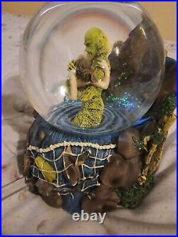 1997 Universal Studios Creature From The Black Lagoon Musical Snow Globe No Box