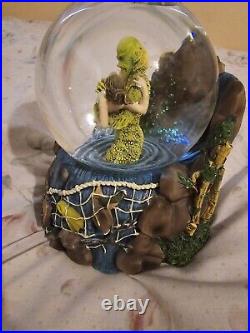 1997 Universal Studios Creature From The Black Lagoon Musical Snow Globe No Box