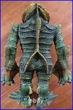 CREATURE from the Black Lagoon Universal Studios super sized monster figure 22