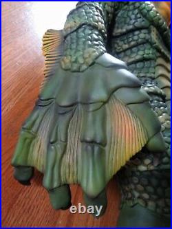 CREATURE from the Black Lagoon Universal Studios super sized monster figure 22