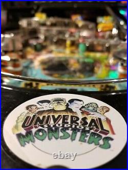 Creature From The Black Lagoon Collectors Pinball Machine with 3D Figure Topper