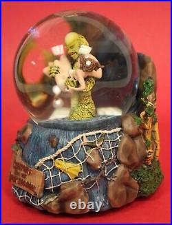 UNIVERSAL MONSTER-CREATURE FROM THE BLACK LAGOON-GLOBE MUSIC BOX-ELBY 1997-WithBOX
